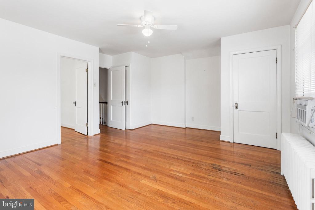 17 E IRVIN AVENUE