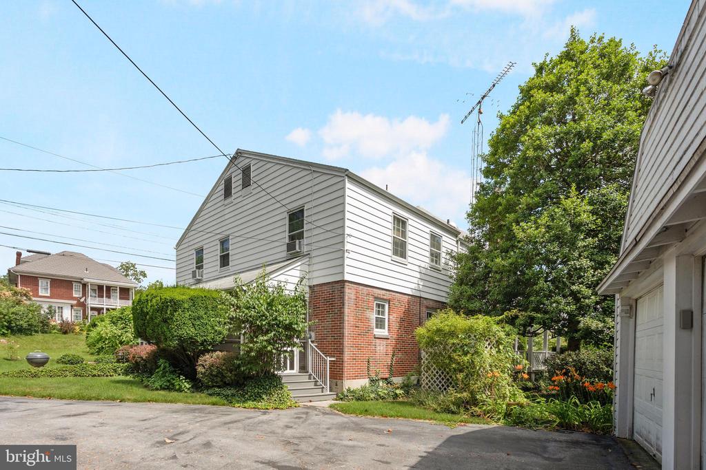 17 E IRVIN AVENUE