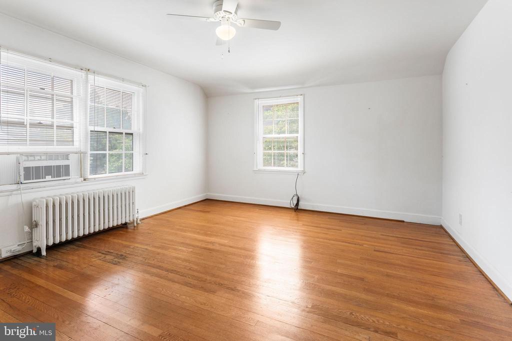 17 E IRVIN AVENUE