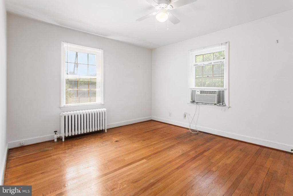 17 E IRVIN AVENUE