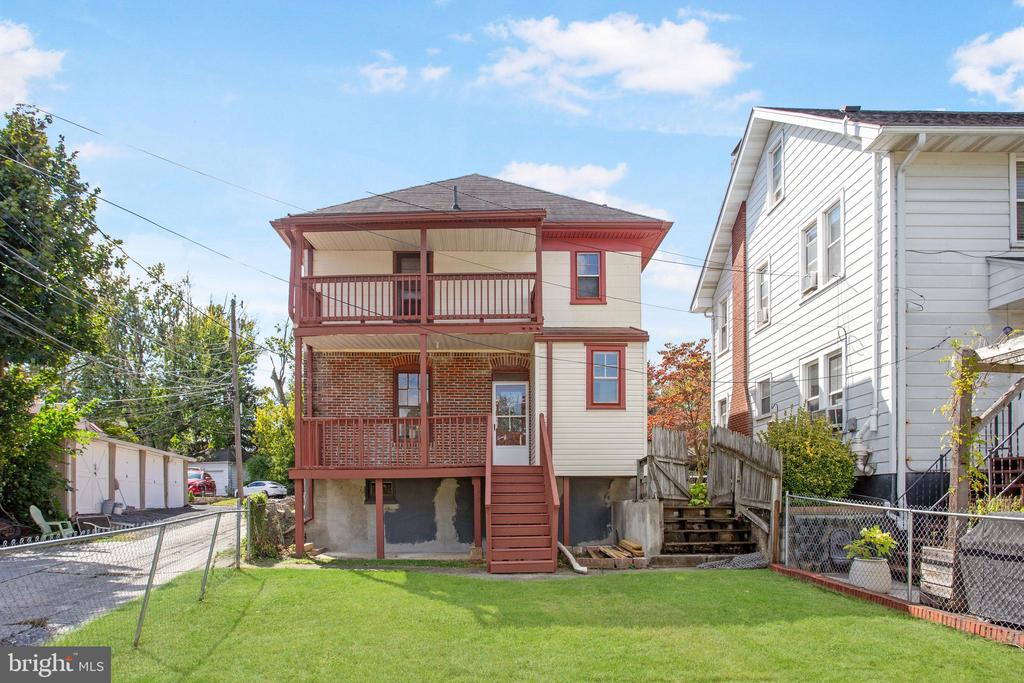 26 LAUREL STREET