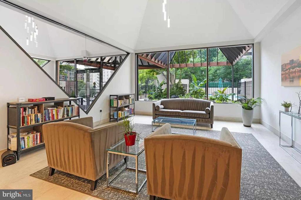 1301 N COURTHOUSE ROAD Unit: 1212