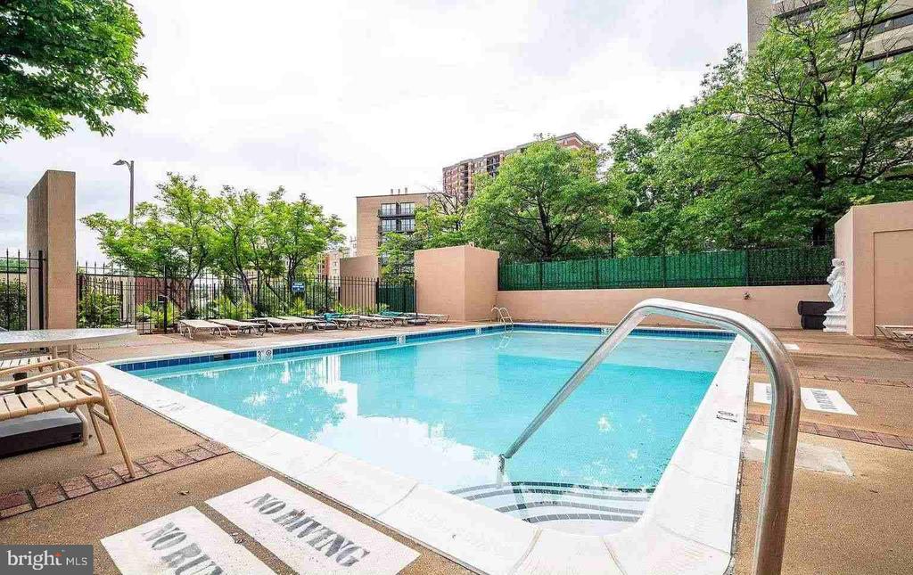 1301 N COURTHOUSE ROAD Unit: 1212
