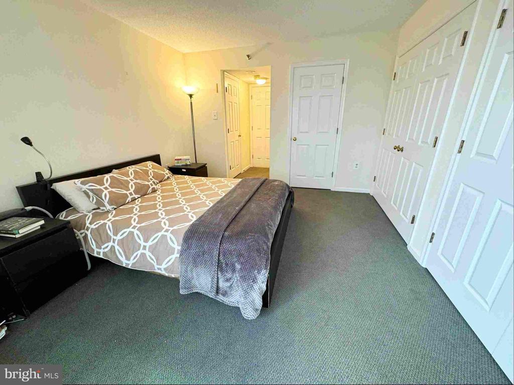 1301 N COURTHOUSE ROAD Unit: 1212