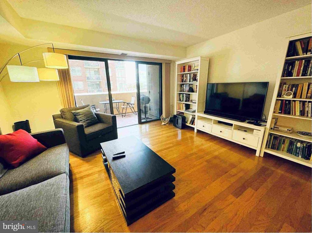 1301 N COURTHOUSE ROAD Unit: 1212