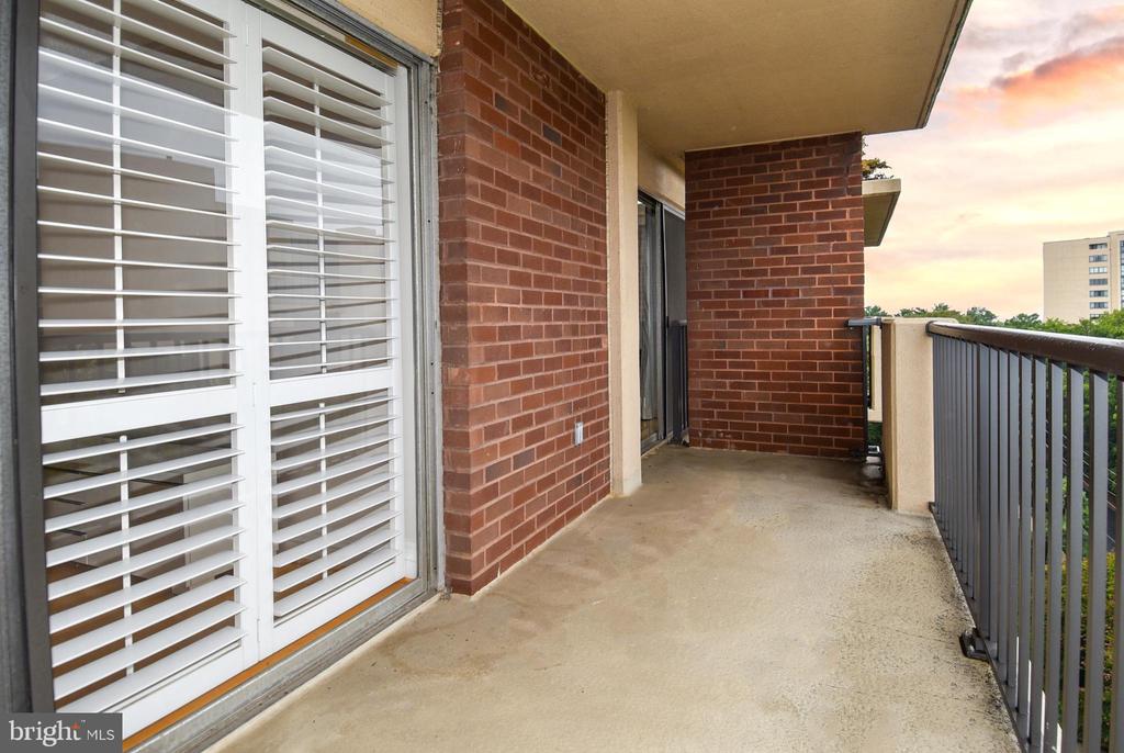 1300 ARMY NAVY DRIVE Unit: 1016