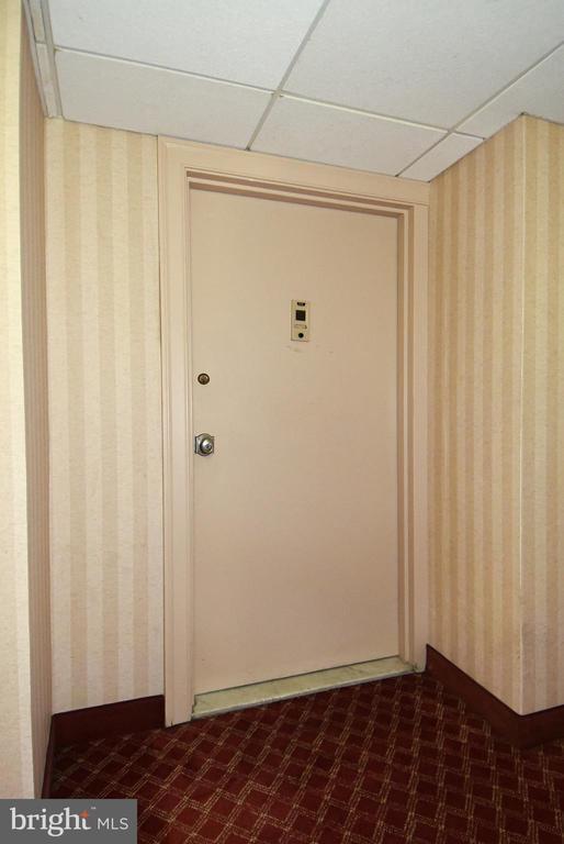 1300 ARMY NAVY DRIVE Unit: 1016
