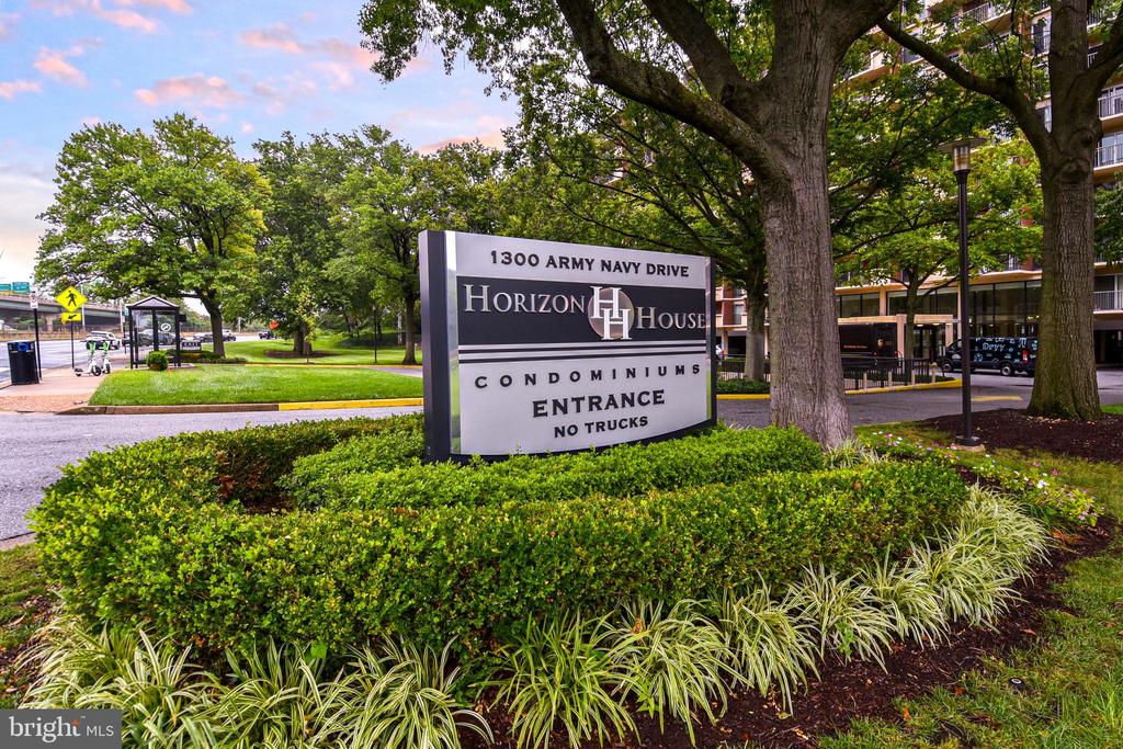 1300 ARMY NAVY DRIVE Unit: 1016