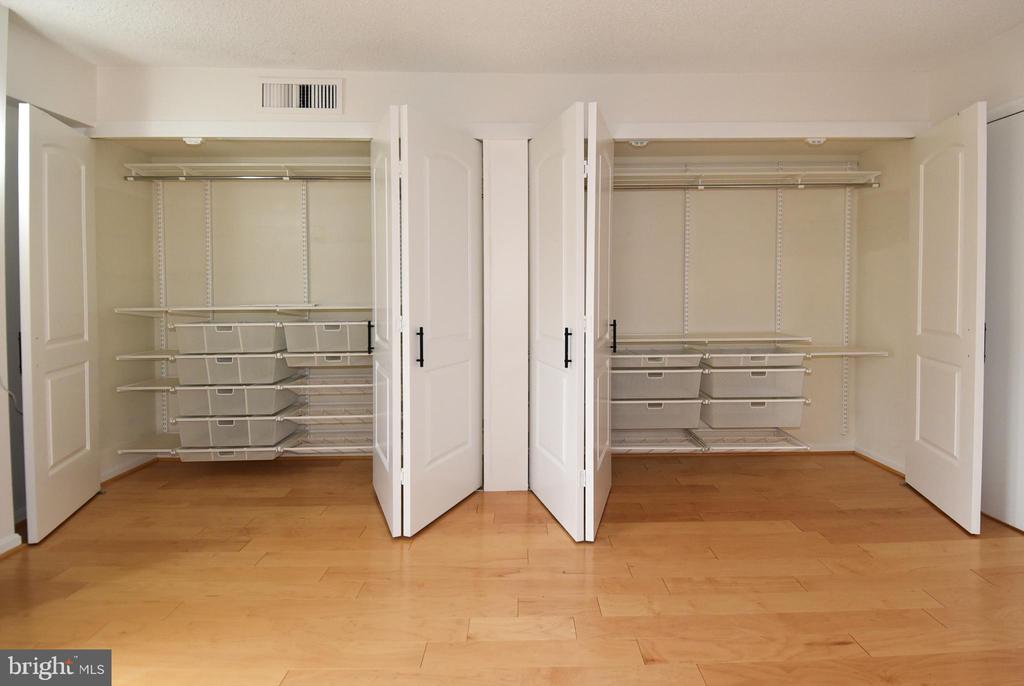 1300 ARMY NAVY DRIVE Unit: 1016