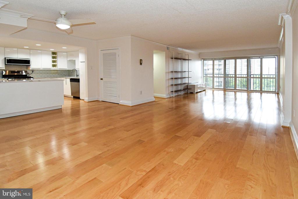 1300 ARMY NAVY DRIVE Unit: 1016