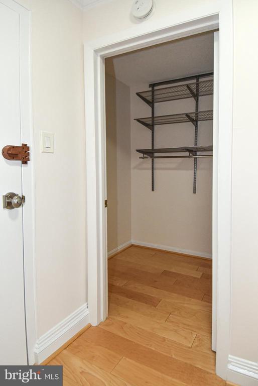 1300 ARMY NAVY DRIVE Unit: 1016