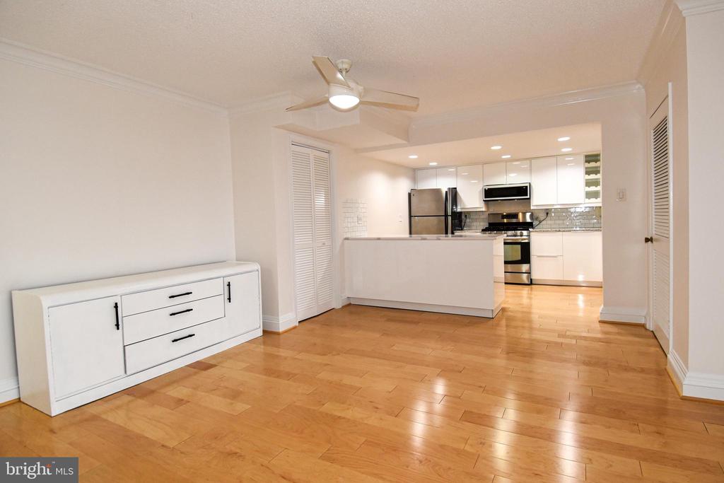 1300 ARMY NAVY DRIVE Unit: 1016