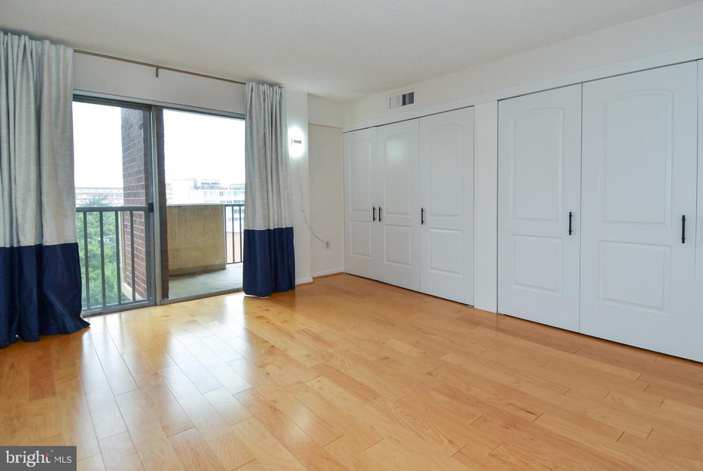 1300 ARMY NAVY DRIVE Unit: 1016