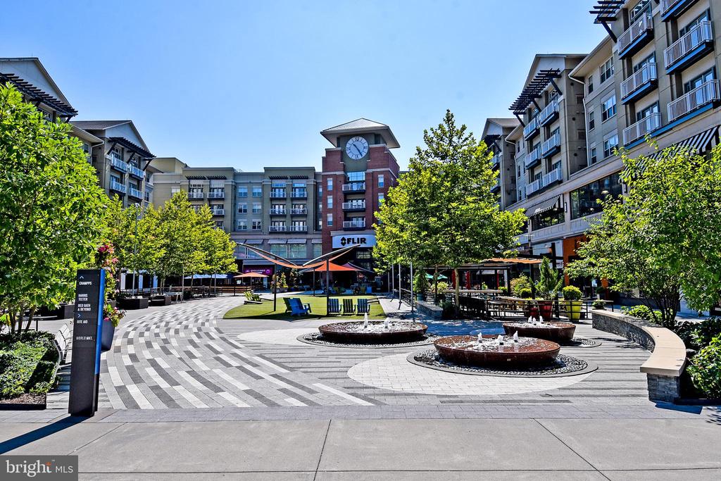 1300 ARMY NAVY DRIVE Unit: 1016