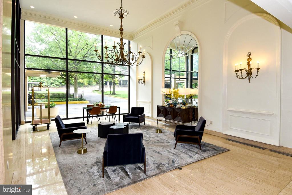 1300 ARMY NAVY DRIVE Unit: 1016