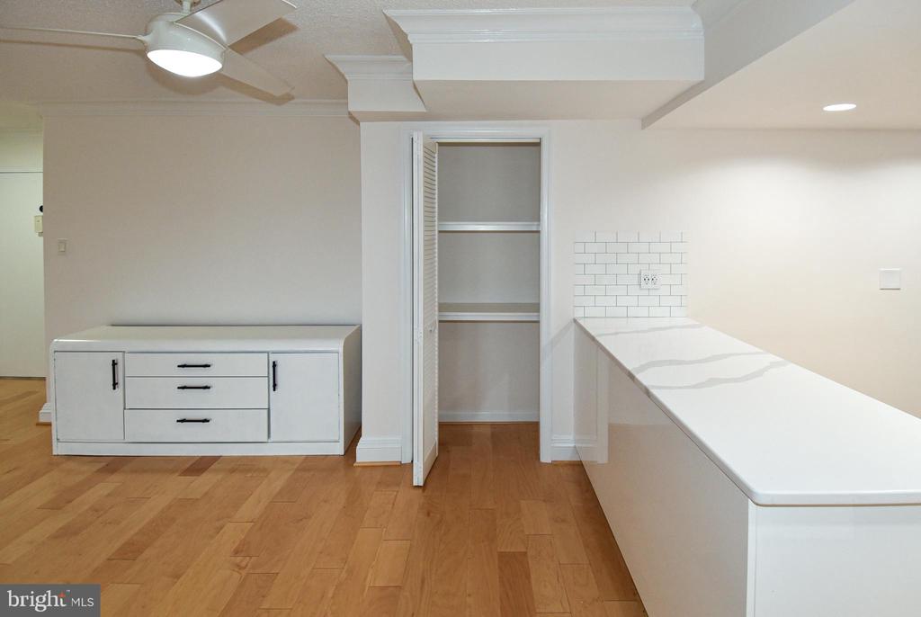 1300 ARMY NAVY DRIVE Unit: 1016