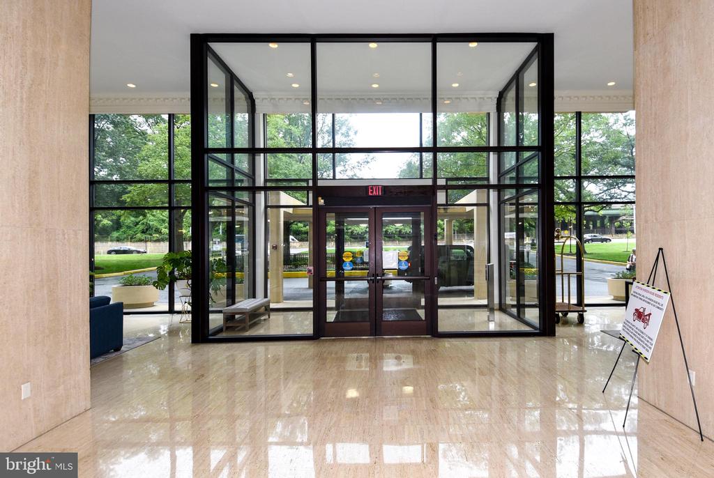 1300 ARMY NAVY DRIVE Unit: 1016