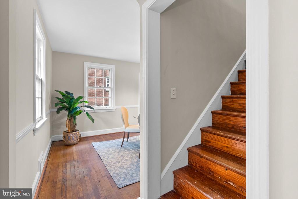 721 N EDISON STREET
