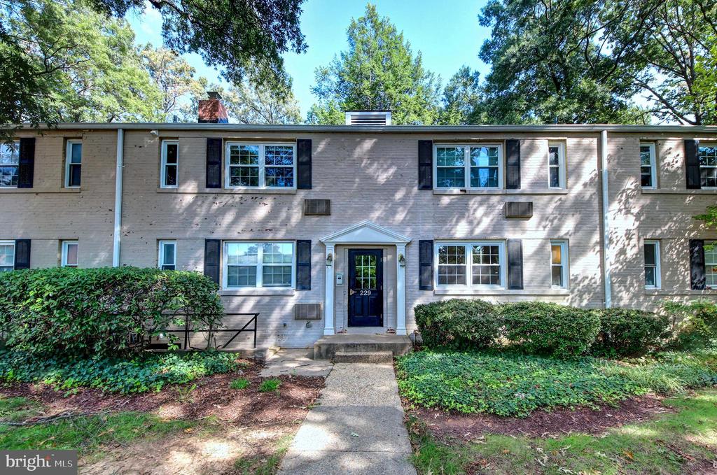 229 N GEORGE MASON DRIVE Unit: 229-3