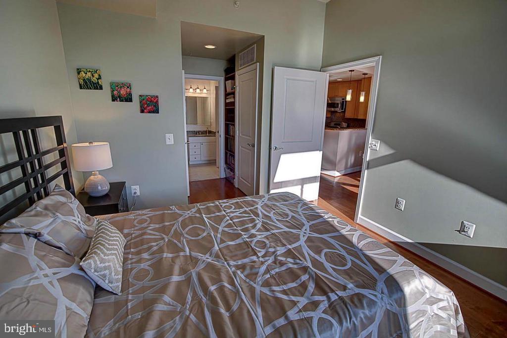 3650 S GLEBE ROAD S Unit: 668