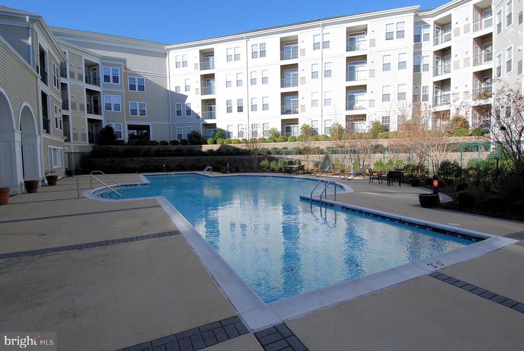 2055 26TH STREET S Unit: 5-B02