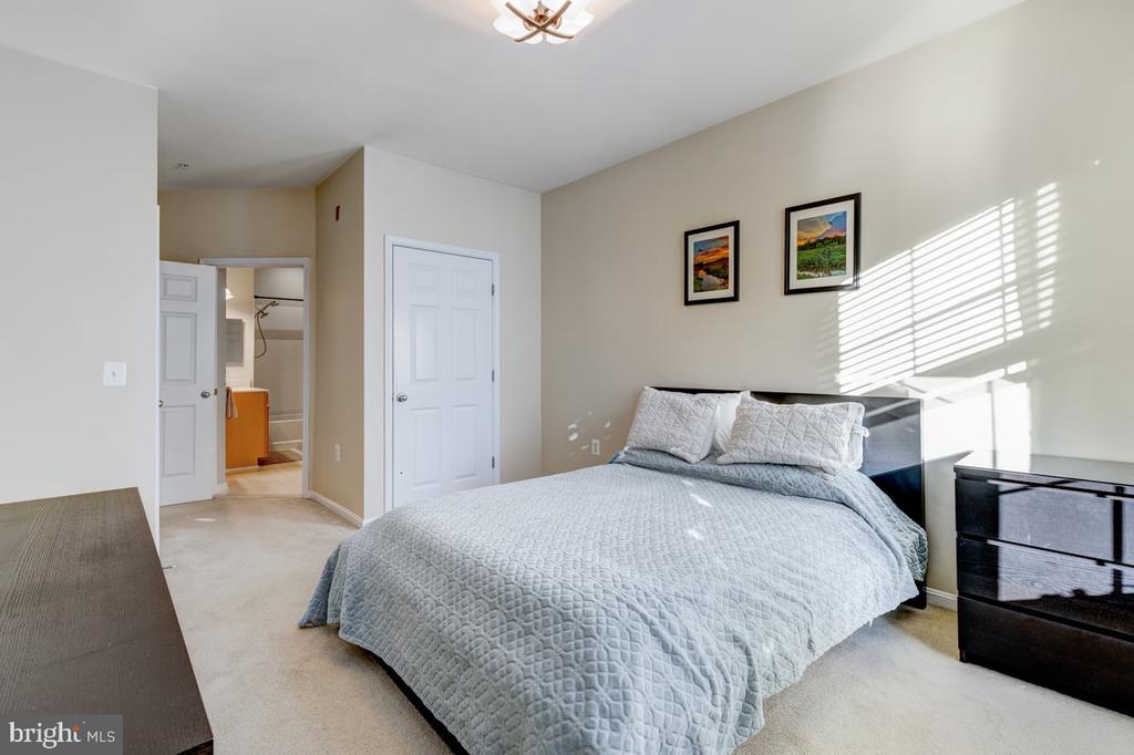 2055 26TH STREET S Unit: 5-B02