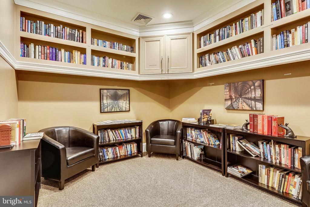 2055 26TH STREET S Unit: 5-B02