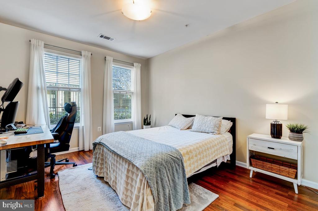2055 26TH STREET S Unit: 5-B02