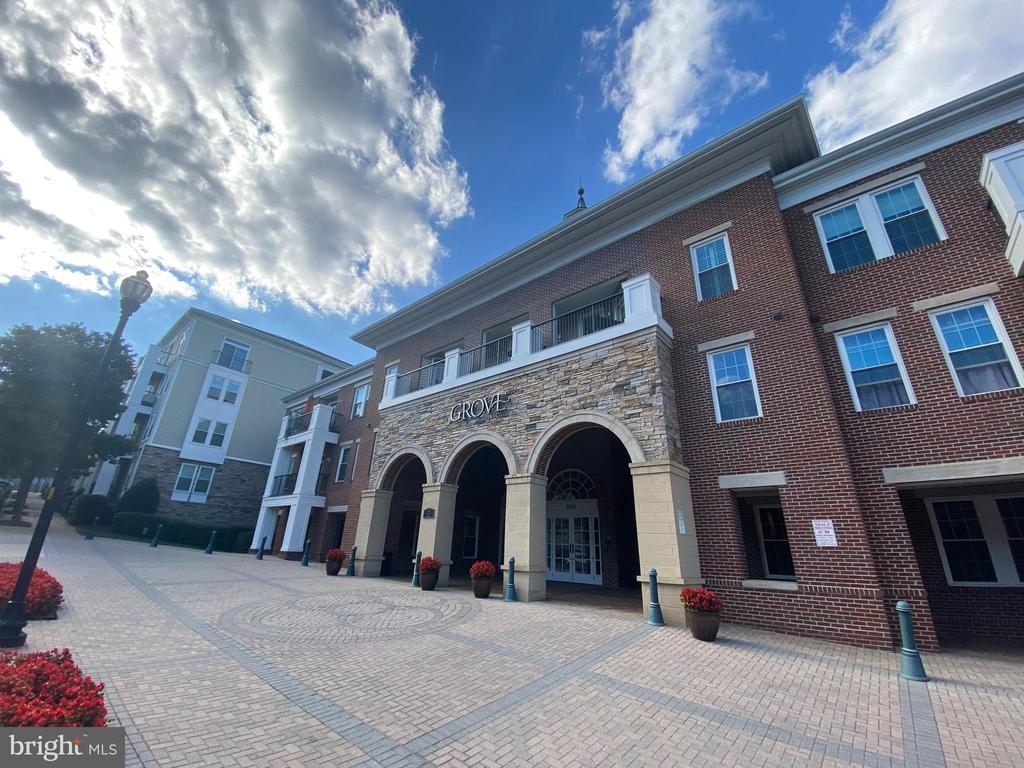 2055 26TH STREET S Unit: 5-B02