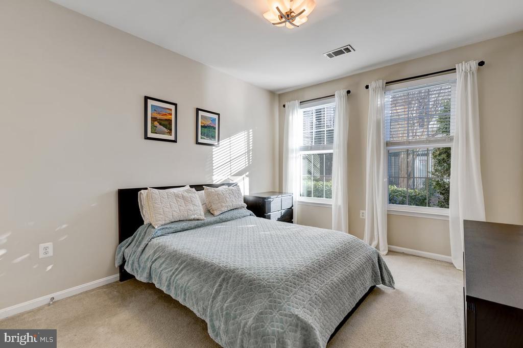 2055 26TH STREET S Unit: 5-B02