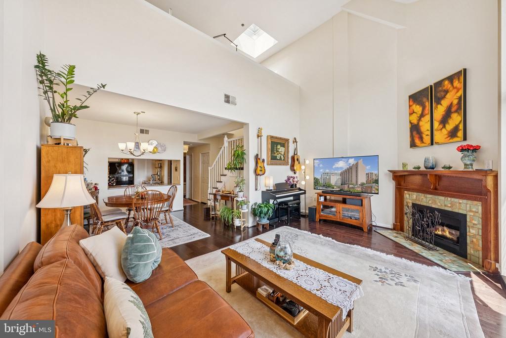 1301 N COURTHOUSE ROAD N Unit: 1810