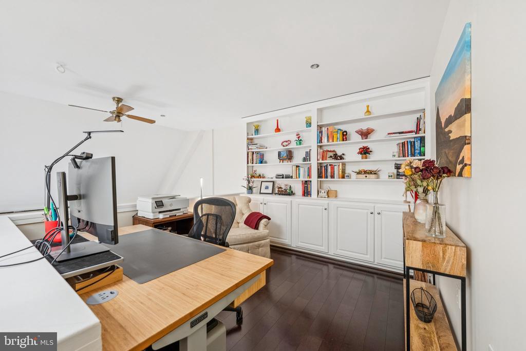 1301 N COURTHOUSE ROAD N Unit: 1810