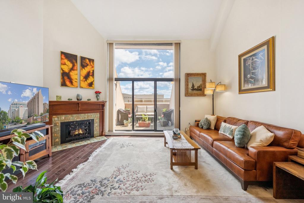 1301 N COURTHOUSE ROAD N Unit: 1810