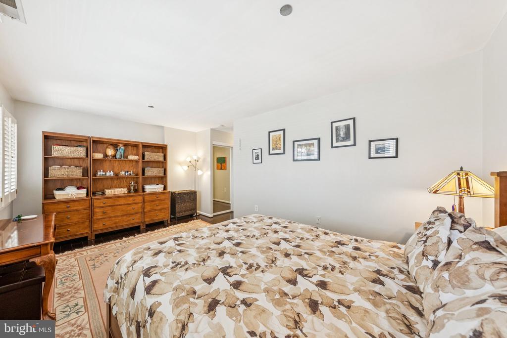 1301 N COURTHOUSE ROAD N Unit: 1810