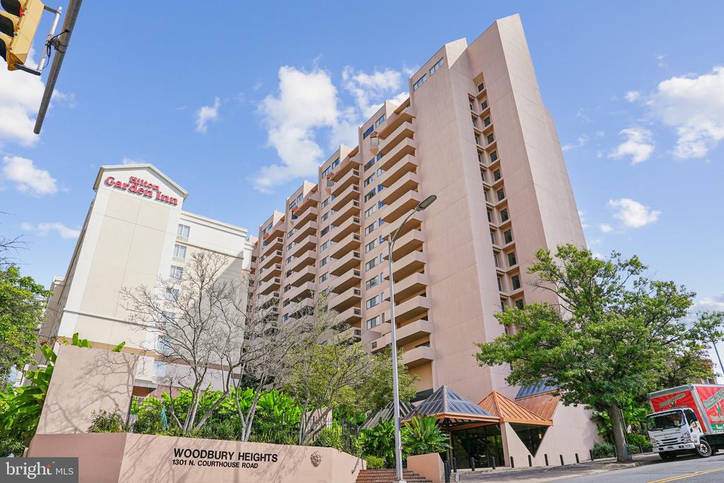 1301 N COURTHOUSE ROAD N Unit: 1810