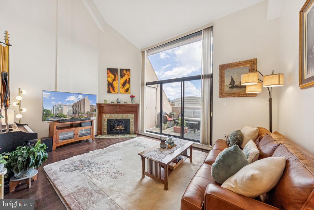 1301 N COURTHOUSE ROAD N Unit: 1810