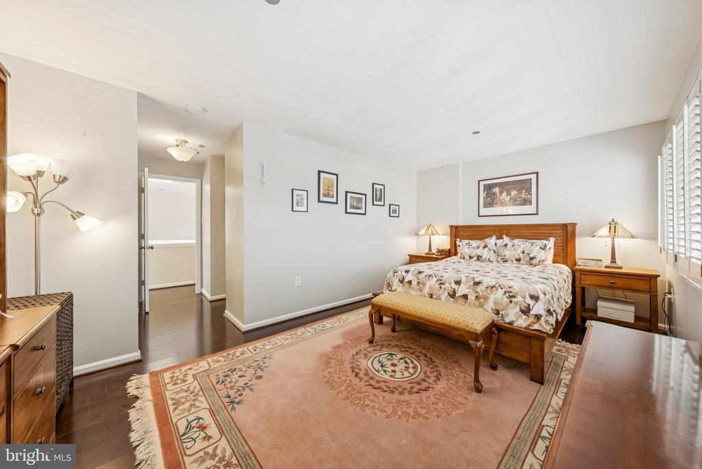 1301 N COURTHOUSE ROAD N Unit: 1810