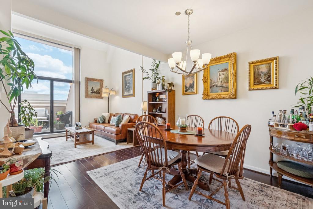 1301 N COURTHOUSE ROAD N Unit: 1810