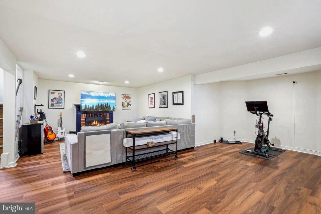 1261 DARTMOUTH COURT