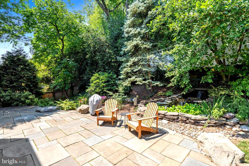 1261 DARTMOUTH COURT