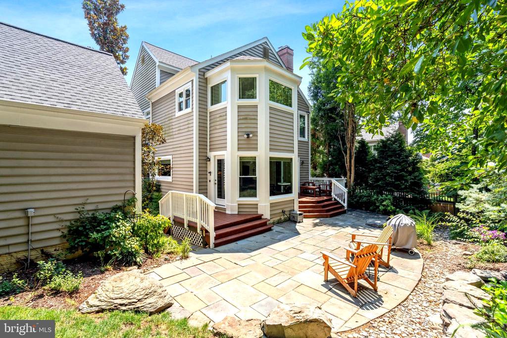 1261 DARTMOUTH COURT