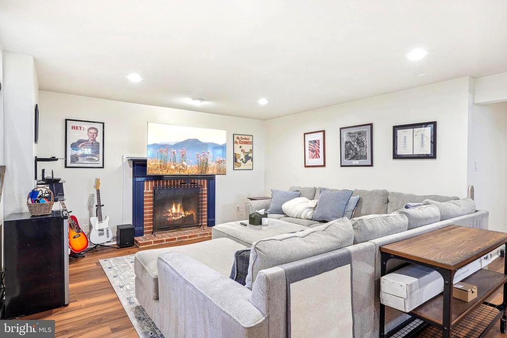 1261 DARTMOUTH COURT