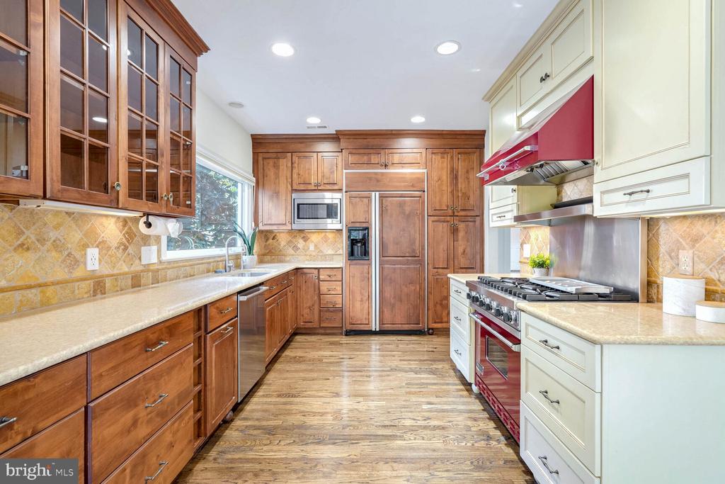 1261 DARTMOUTH COURT