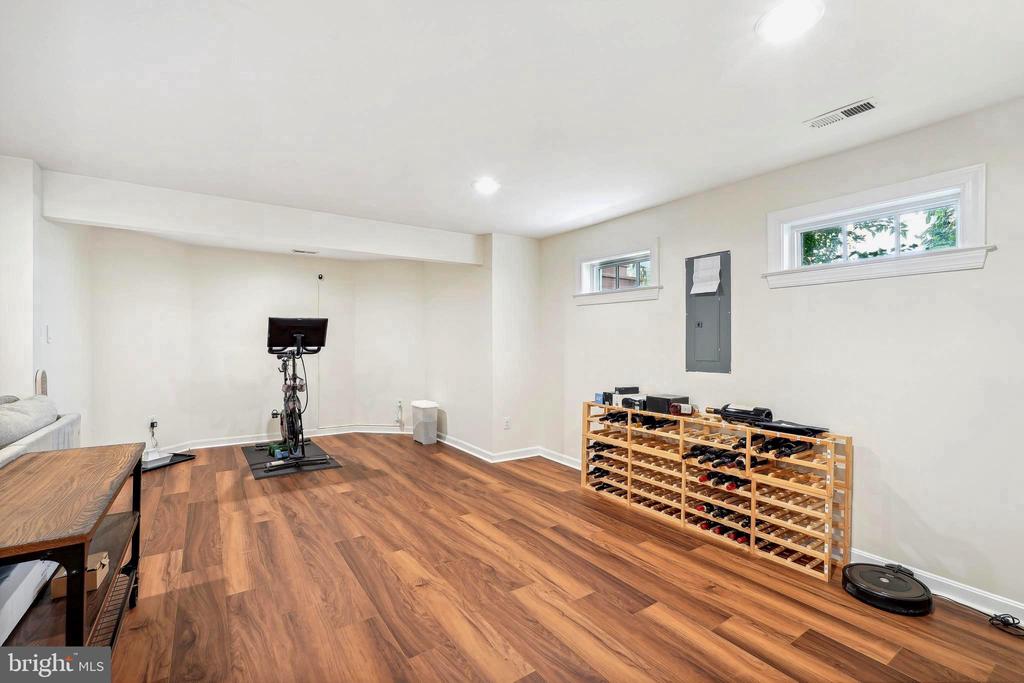 1261 DARTMOUTH COURT