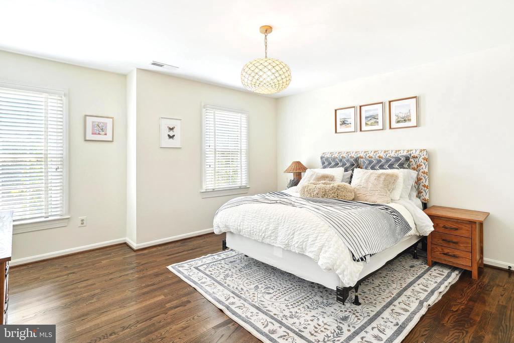 1261 DARTMOUTH COURT