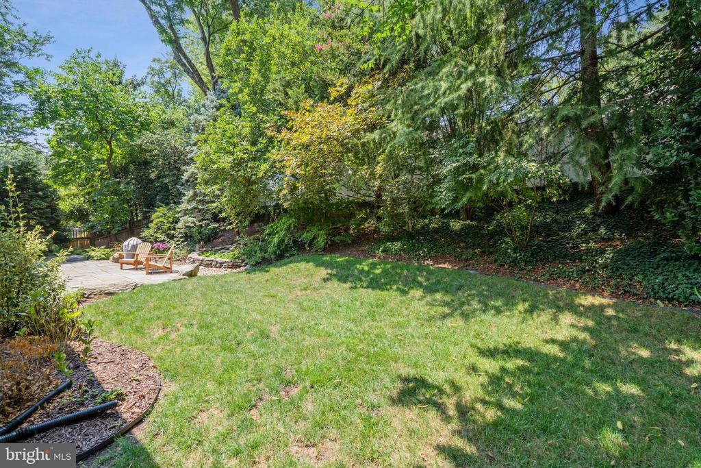 1261 DARTMOUTH COURT