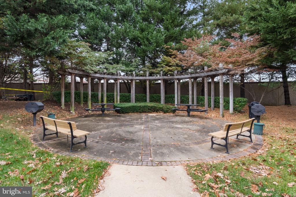 4870 EISENHOWER AVENUE Unit: 306