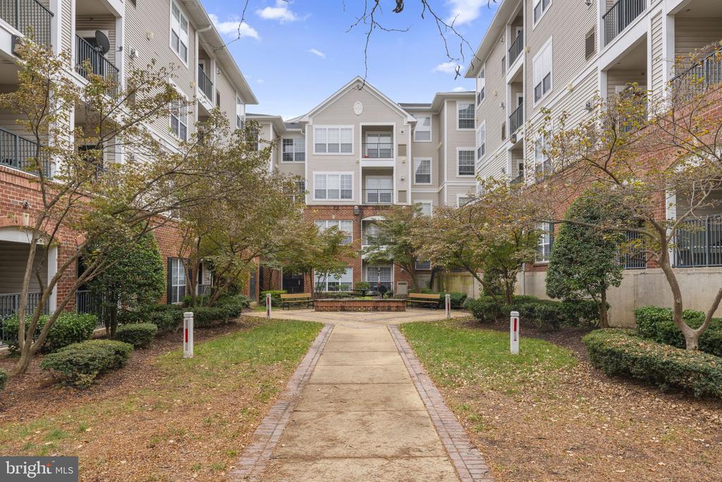 4870 EISENHOWER AVENUE Unit: 306
