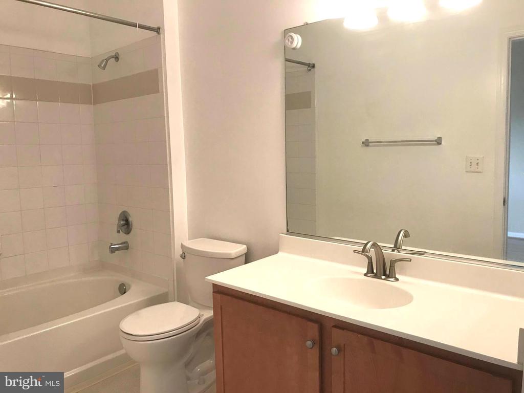 4870 EISENHOWER AVENUE Unit: 306