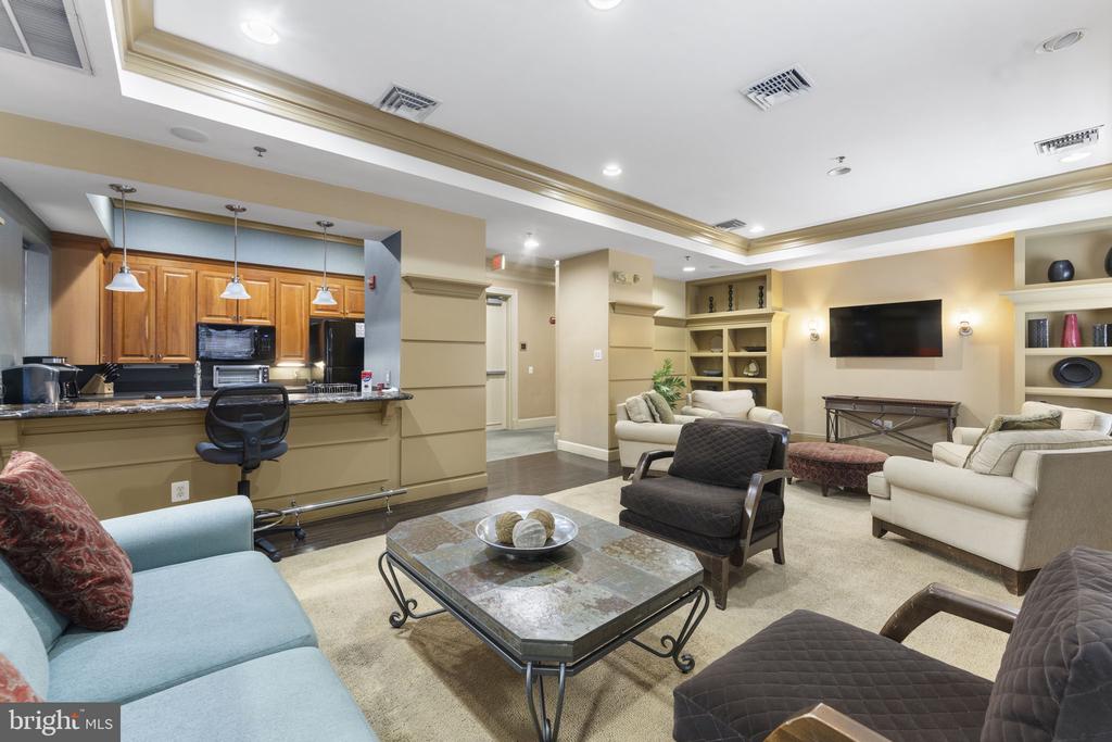 4870 EISENHOWER AVENUE Unit: 306